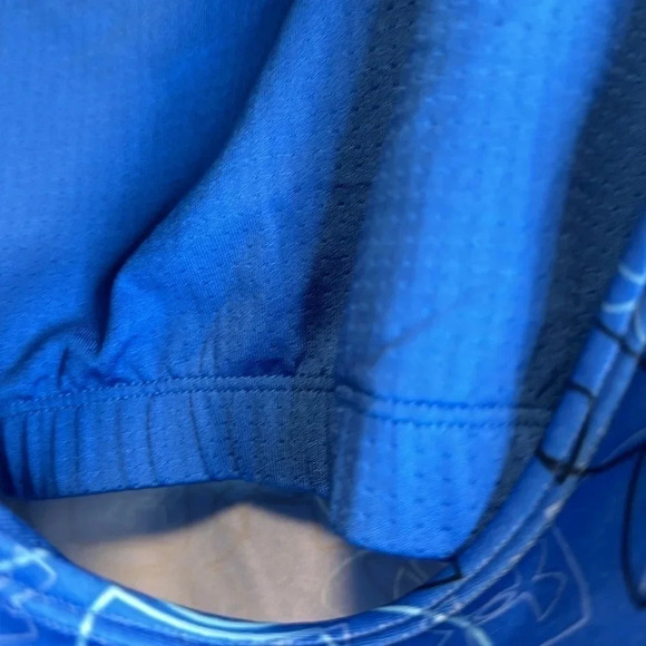 EUC‎ WOMENS Under ARMOUR tank with built in bra - Picture 4 of 6